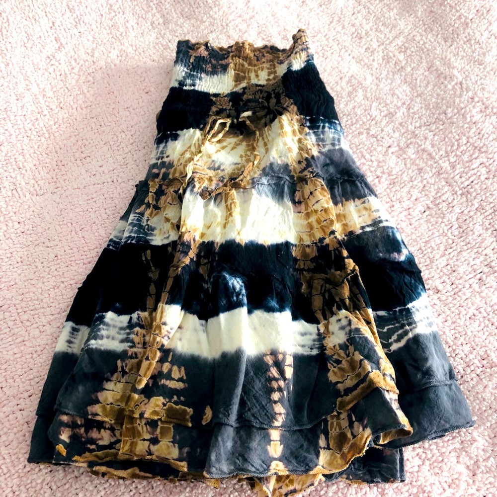 Medium short skirt